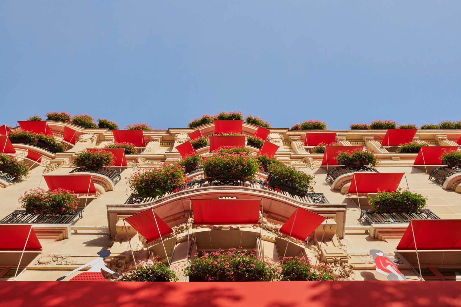 Hôtel Plaza Athénée — vibe
