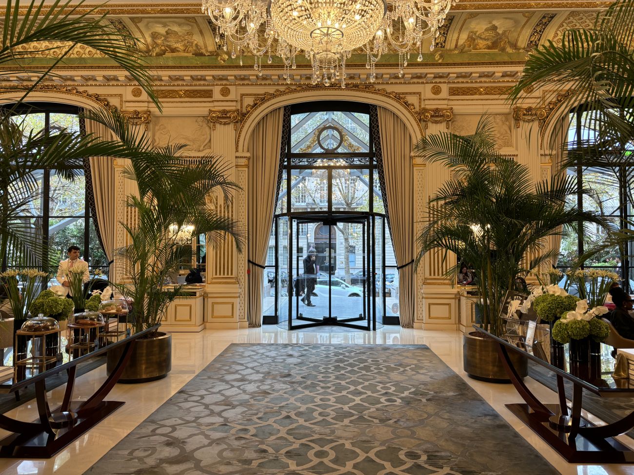 The Peninsula Paris — vibe