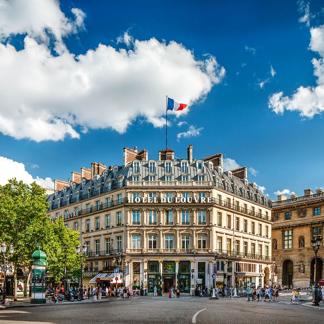Hôtel du Louvre — backstory