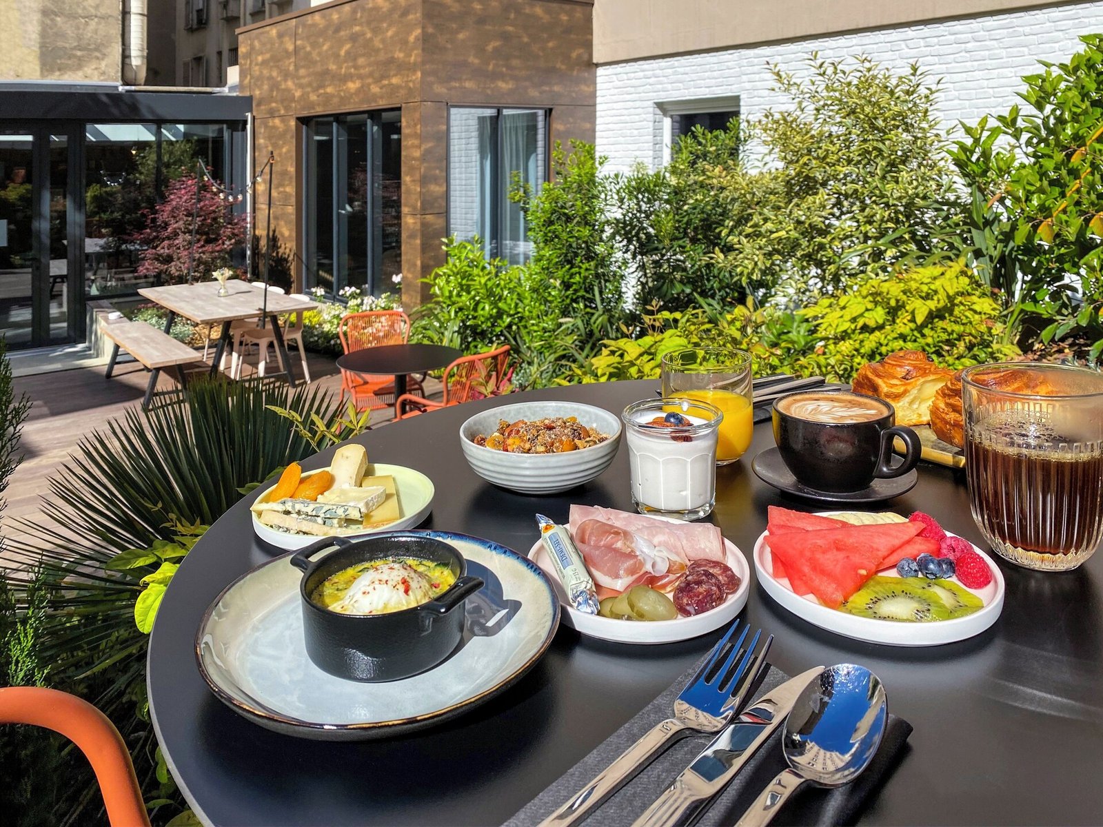 TRIBE Paris Batignolles — eat & drink