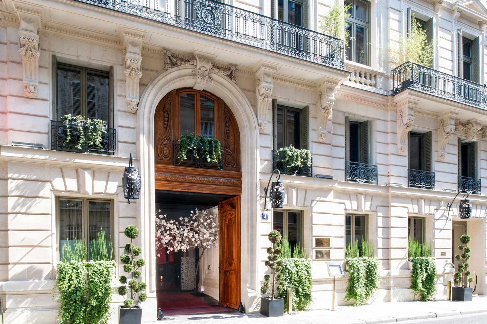 Maison Delano Paris — backstory