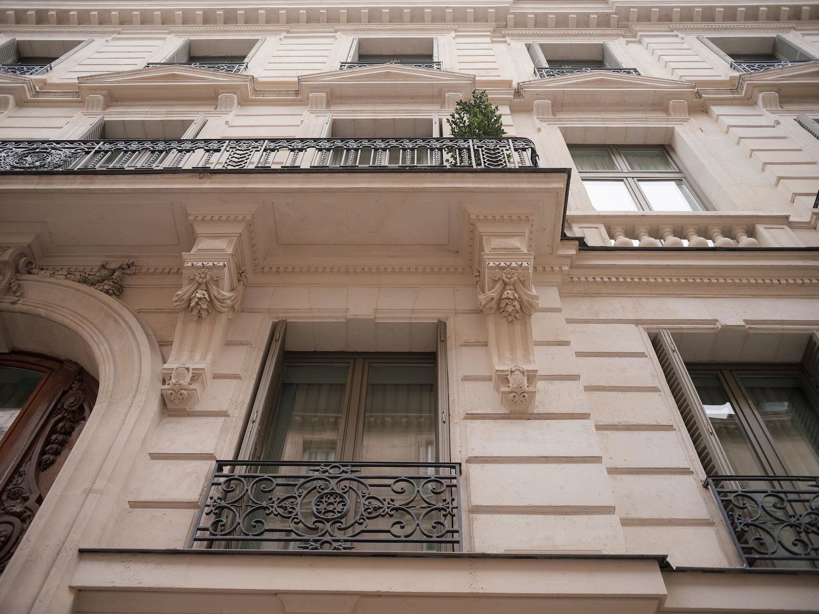 Maison Delano Paris — backstory