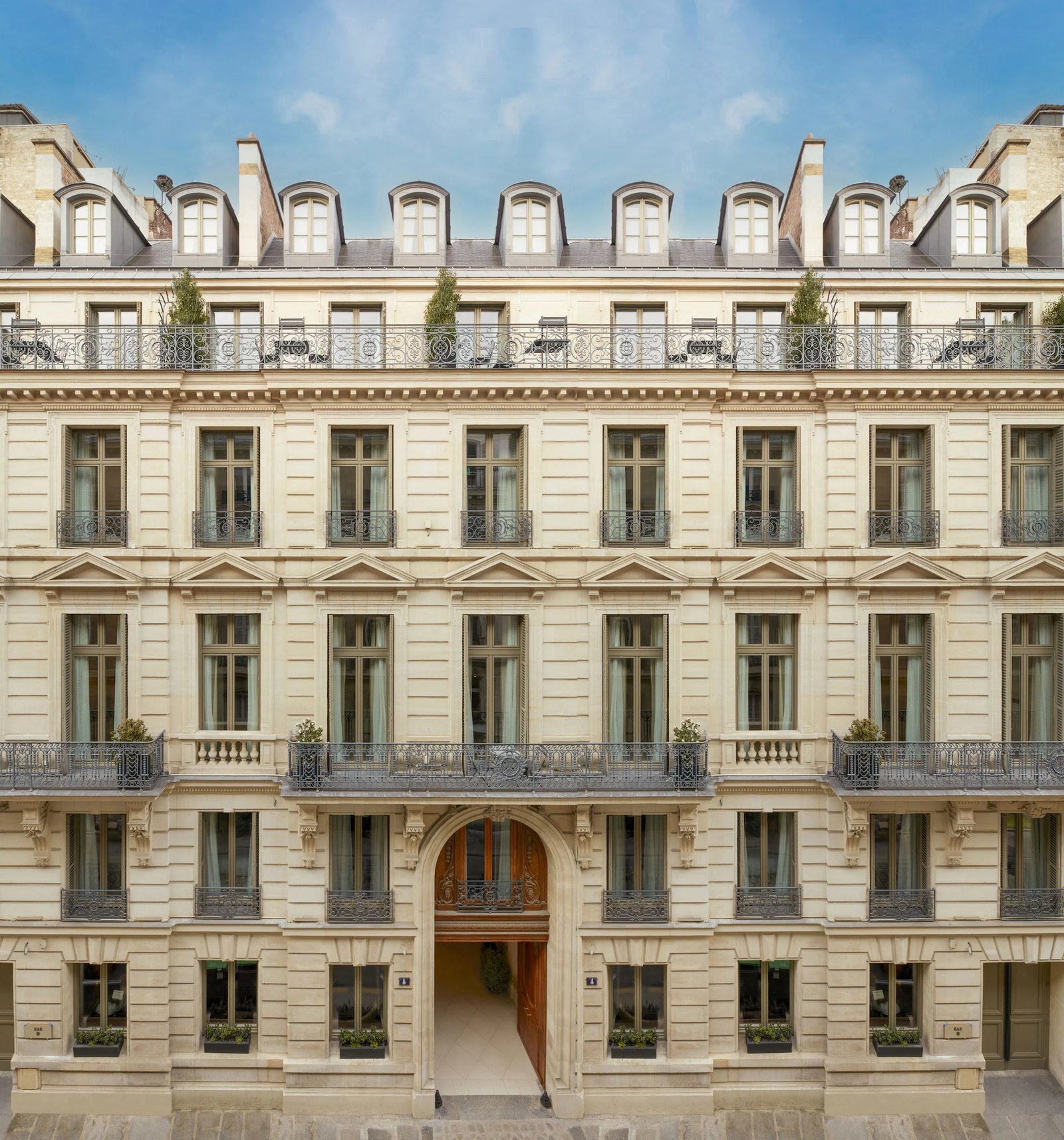 Maison Delano Paris — backstory