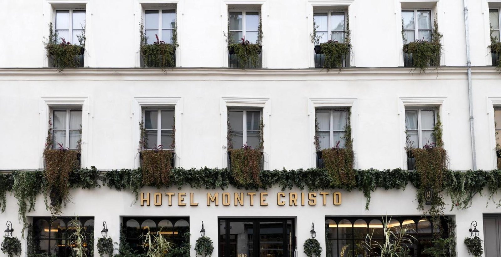 Hôtel Monte Cristo — backstory