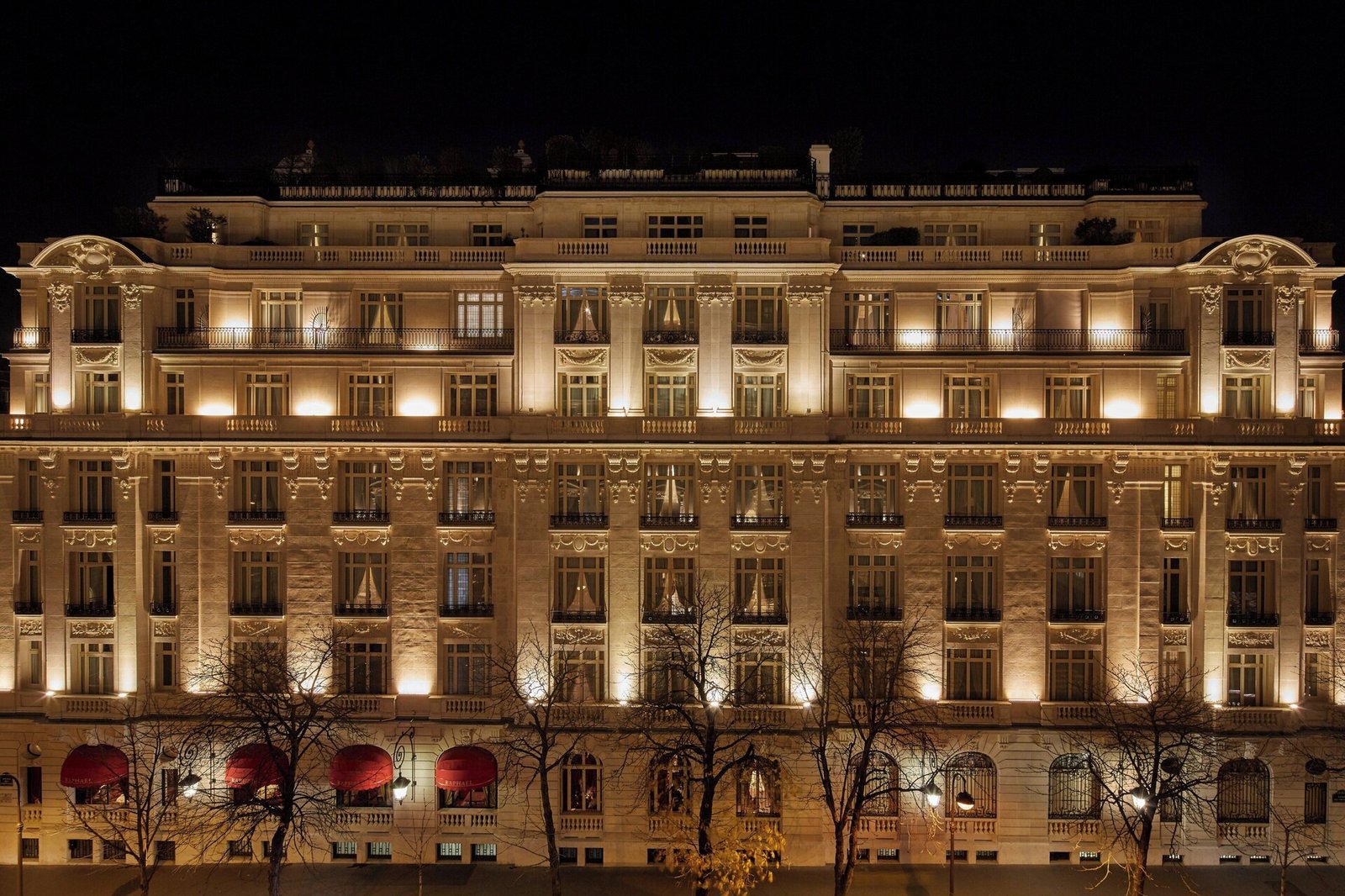 Hotel Raphaël — backstory