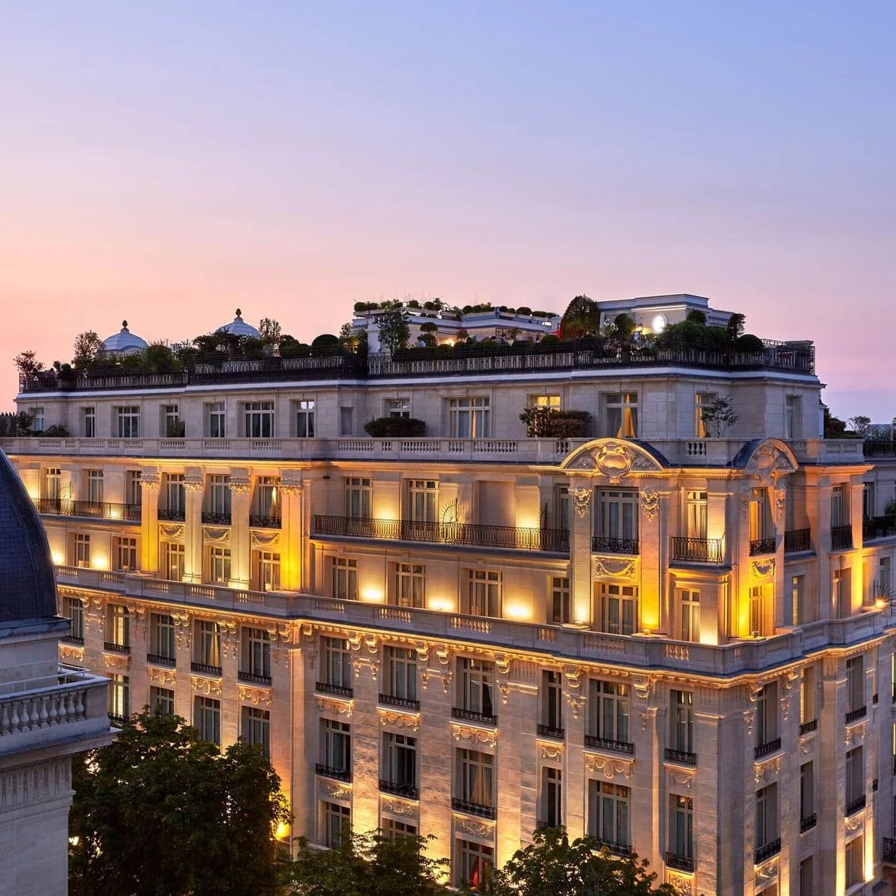 Hotel Raphaël — backstory