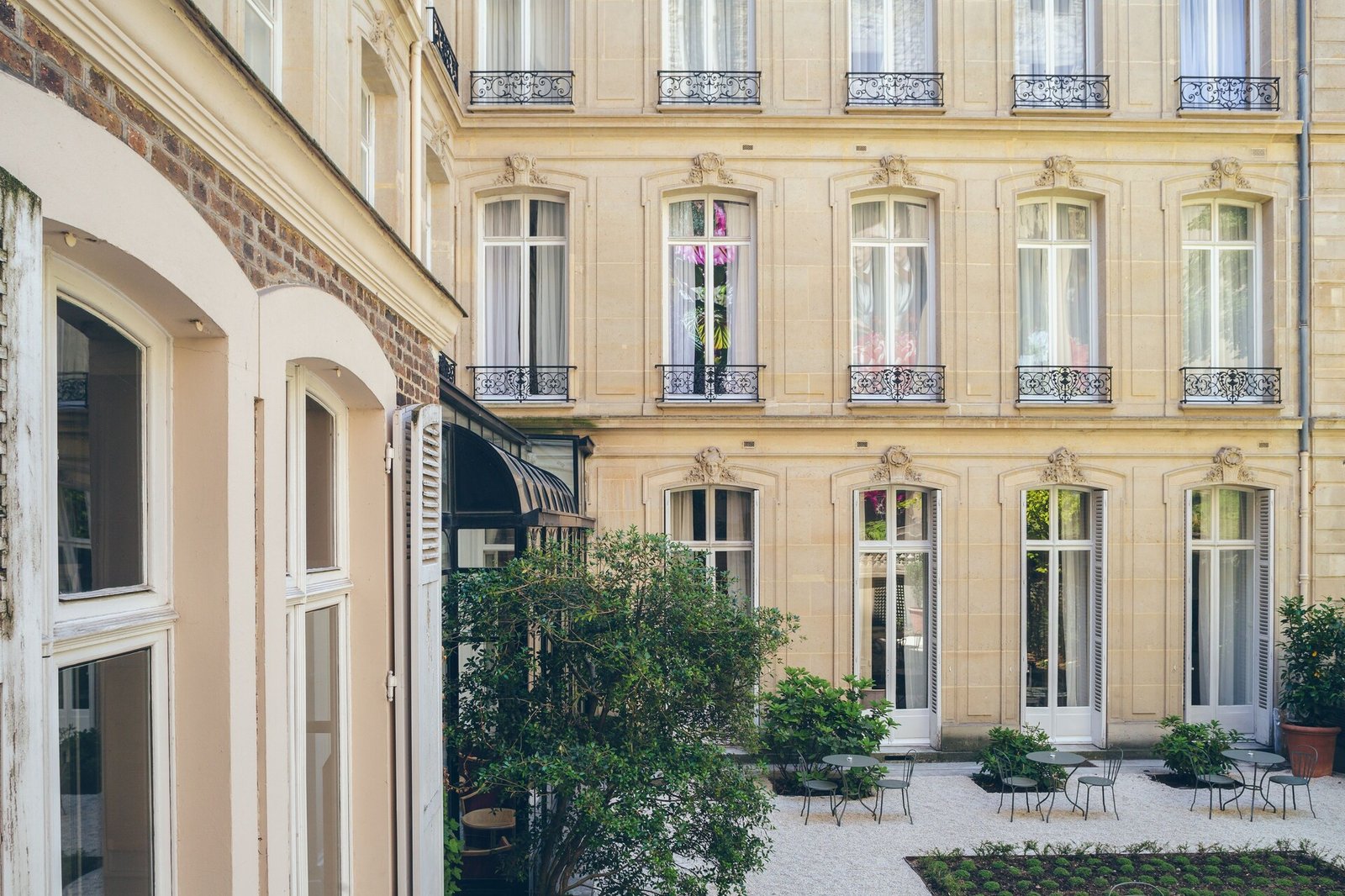 Hotel Alfred Sommier — backstory