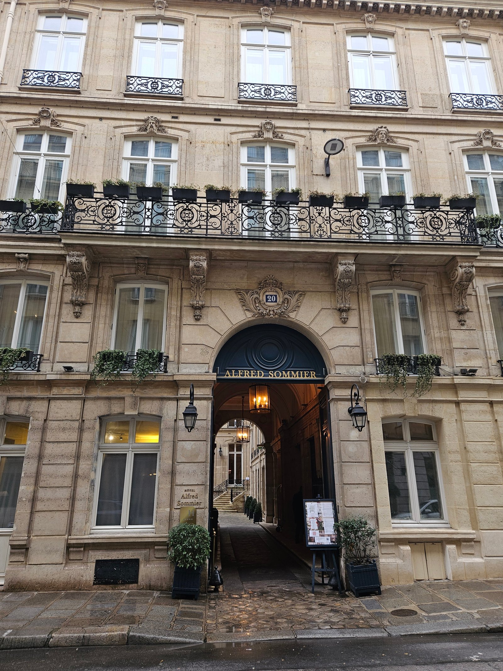 Hotel Alfred Sommier — backstory