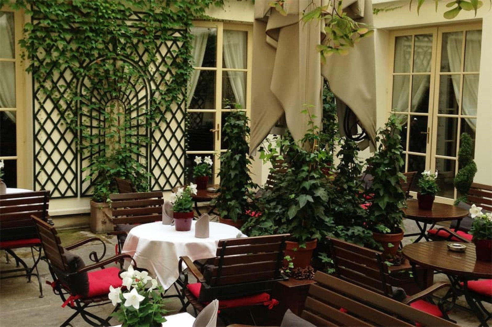 Hôtel d'Aubusson — vibe