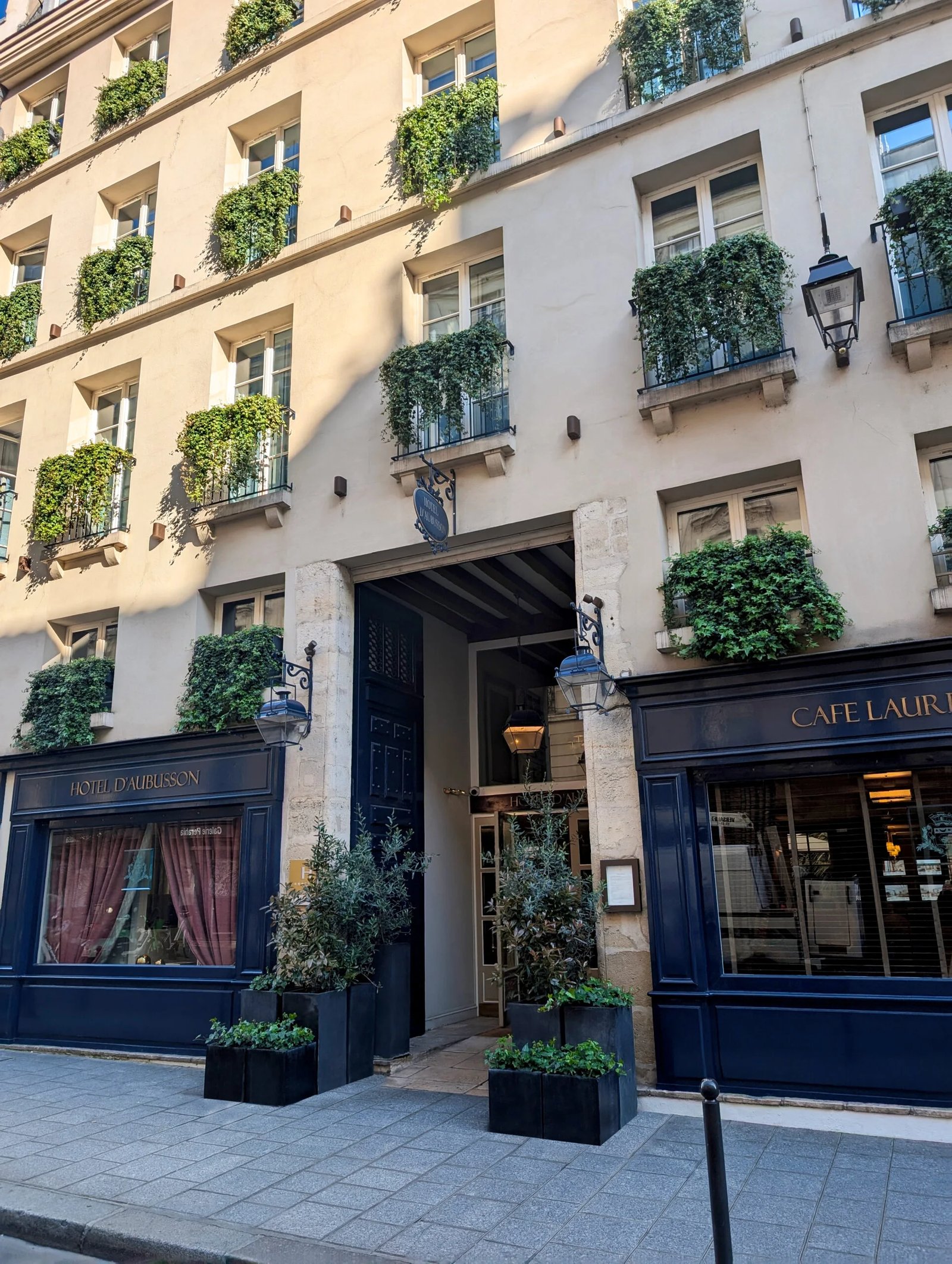 Hôtel d'Aubusson — backstory