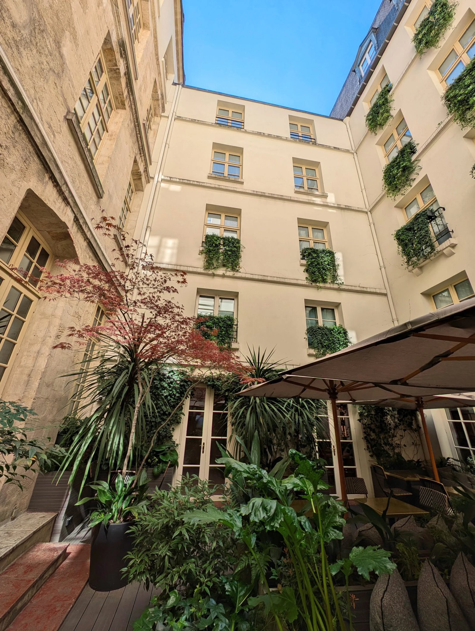 Hôtel d'Aubusson — vibe