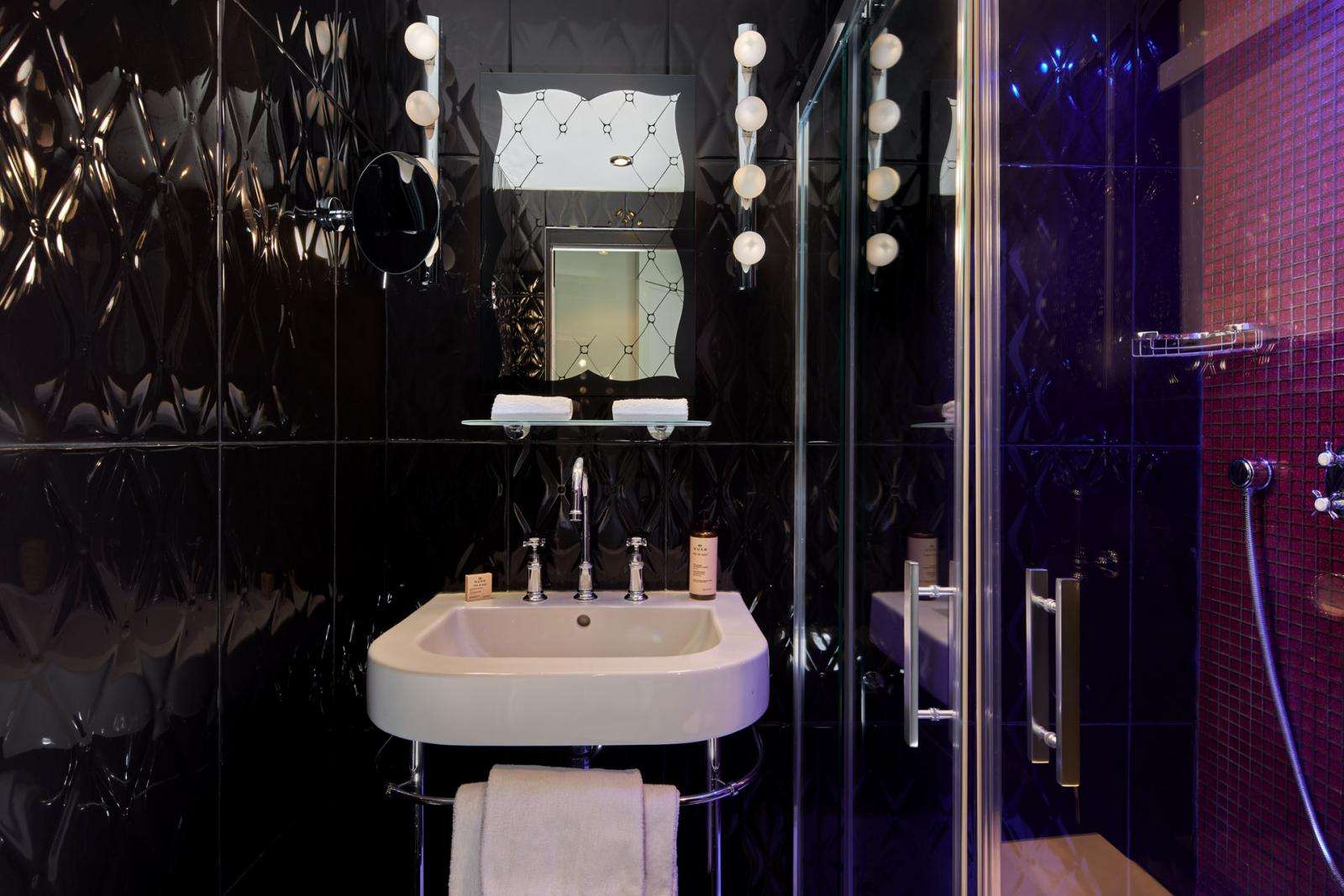 Vice Versa Hotel — rooms