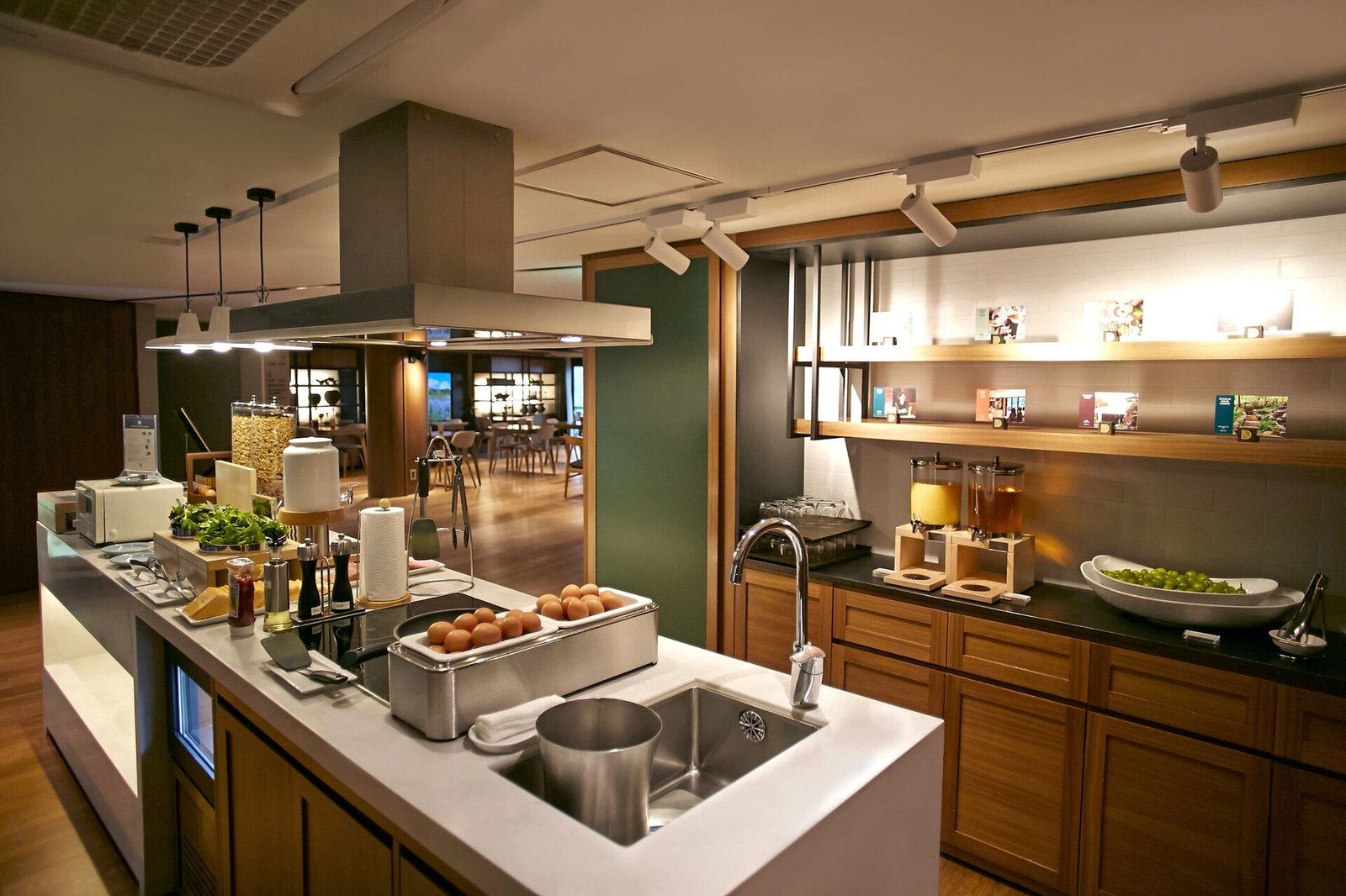 Walkerhill Douglas House — eat & drink