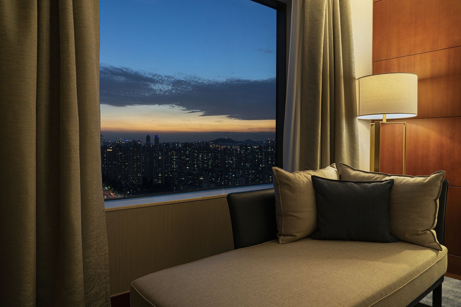 Lotte Hotel World — rooms