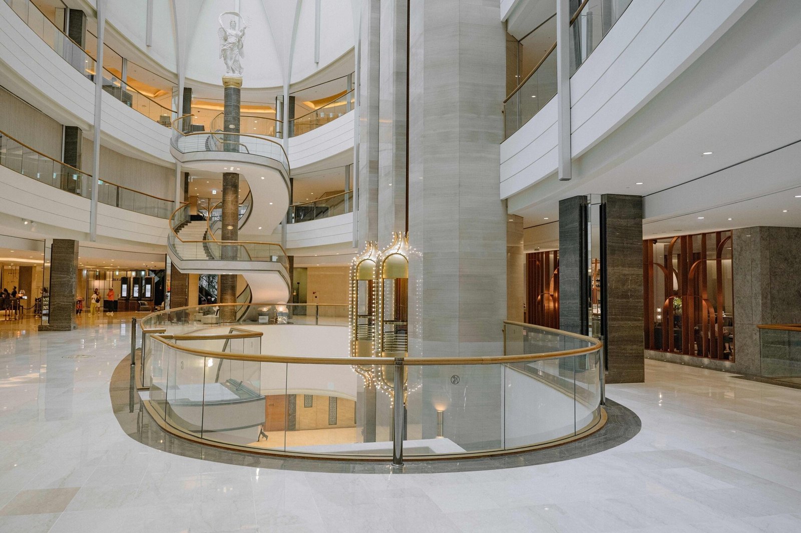 Lotte Hotel World — vibe