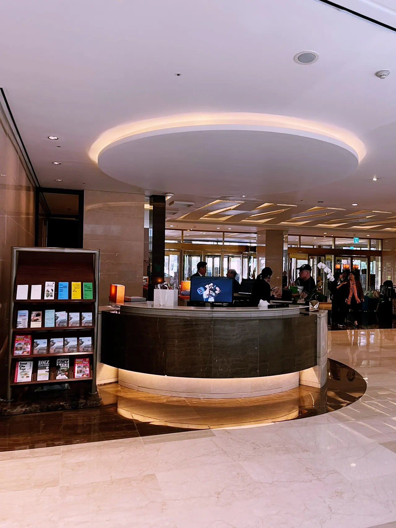 Lotte Hotel World — vibe