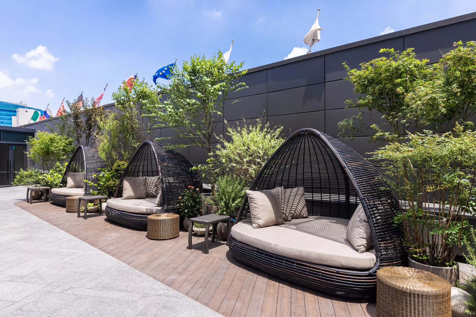 Pullman Ambassador Seoul — vibe