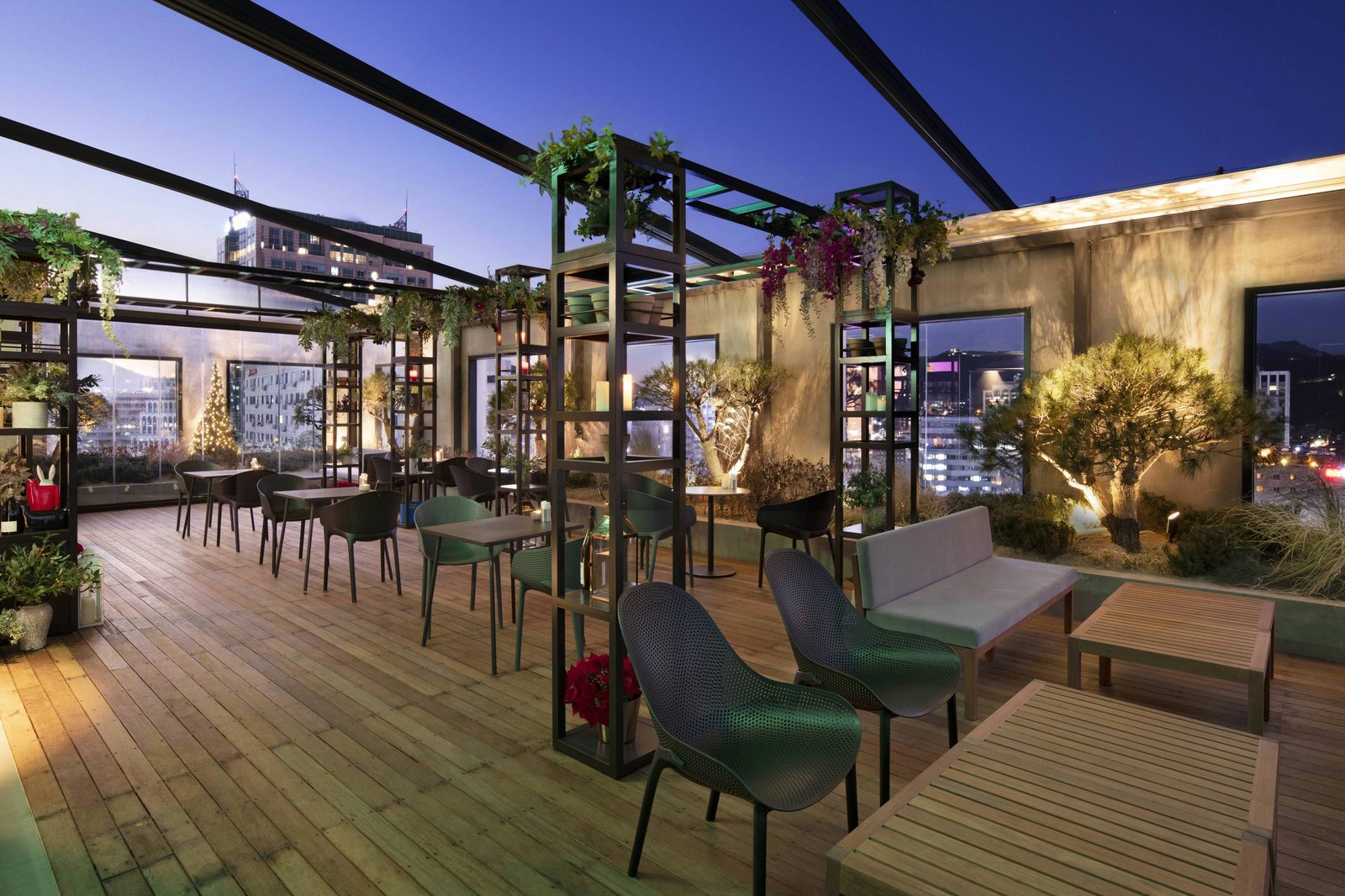 Moxy Seoul Insadong — vibe