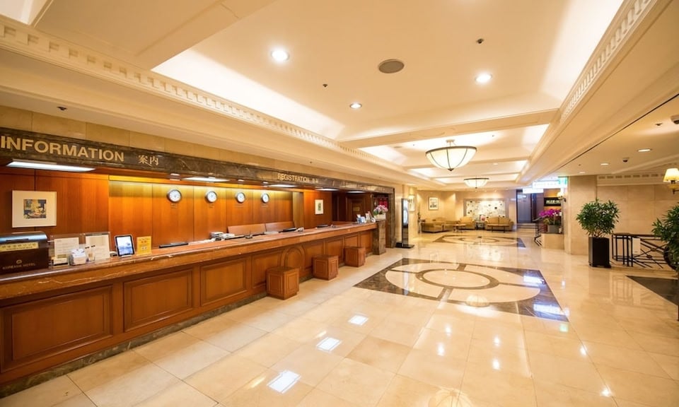 Hotel Koreana — vibe