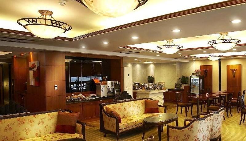 Hotel Koreana, at the table