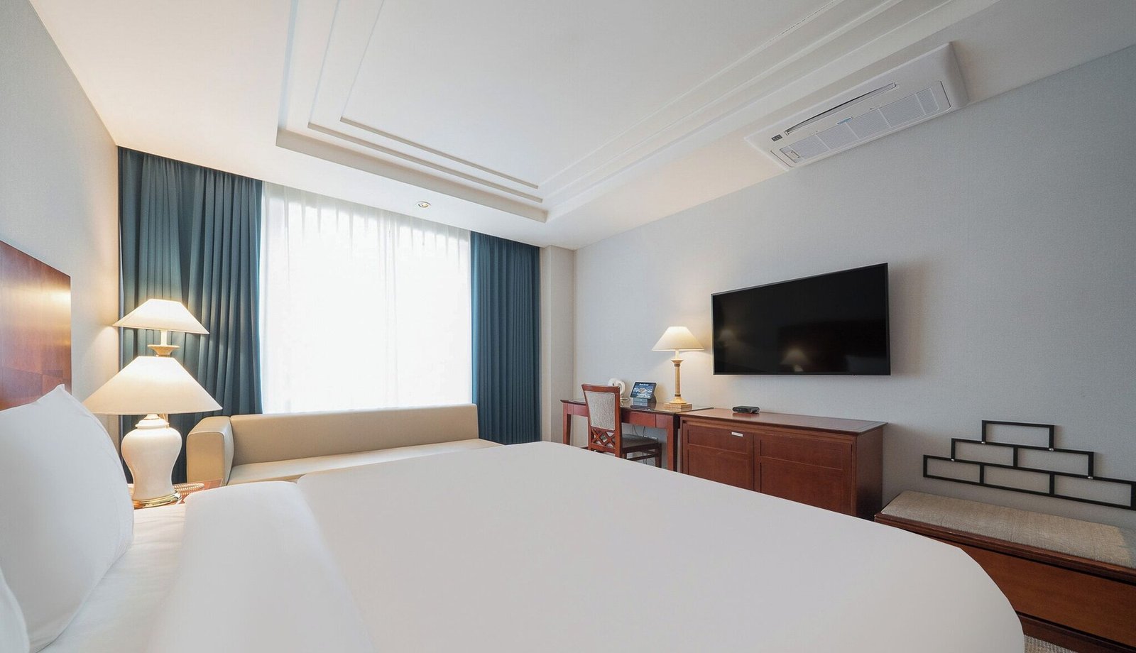 Hotel Koreana — rooms