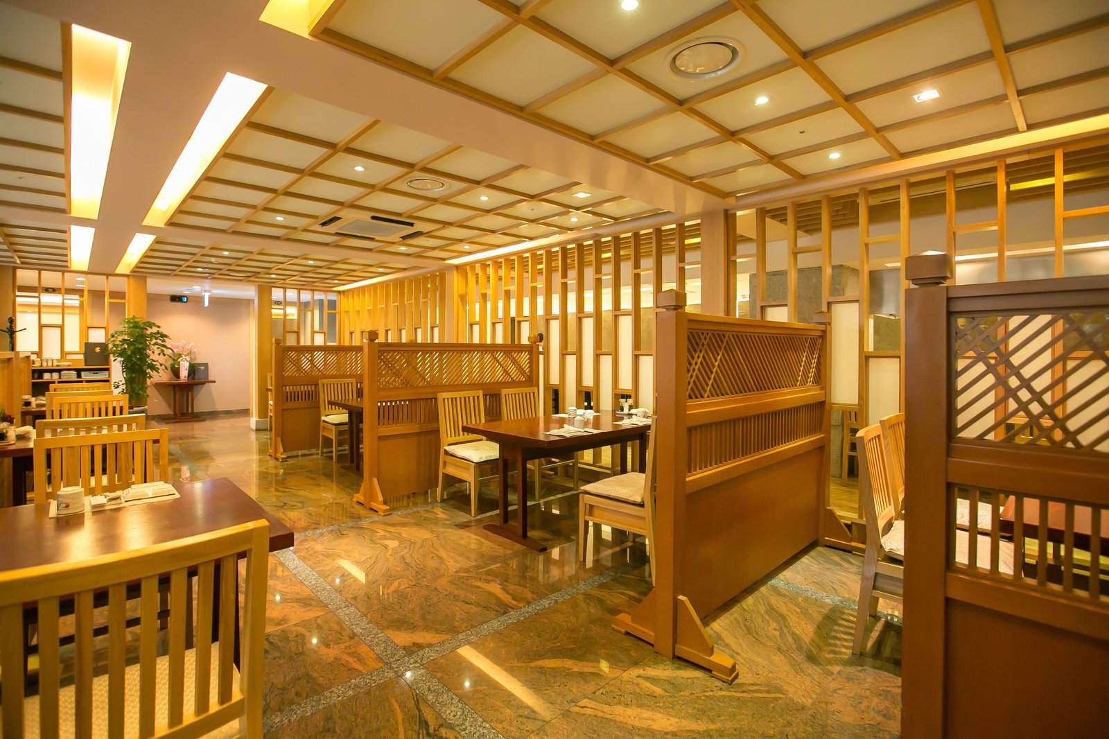 Hotel Koreana, at the table