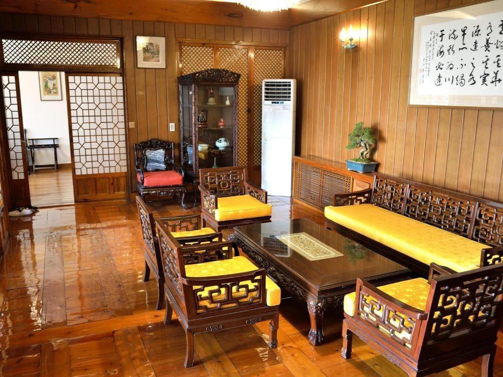 Bonum 1957 Hanok And Boutique — eat & drink