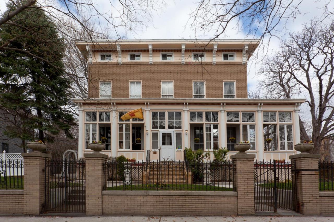 Akwaaba Mansion, how it began