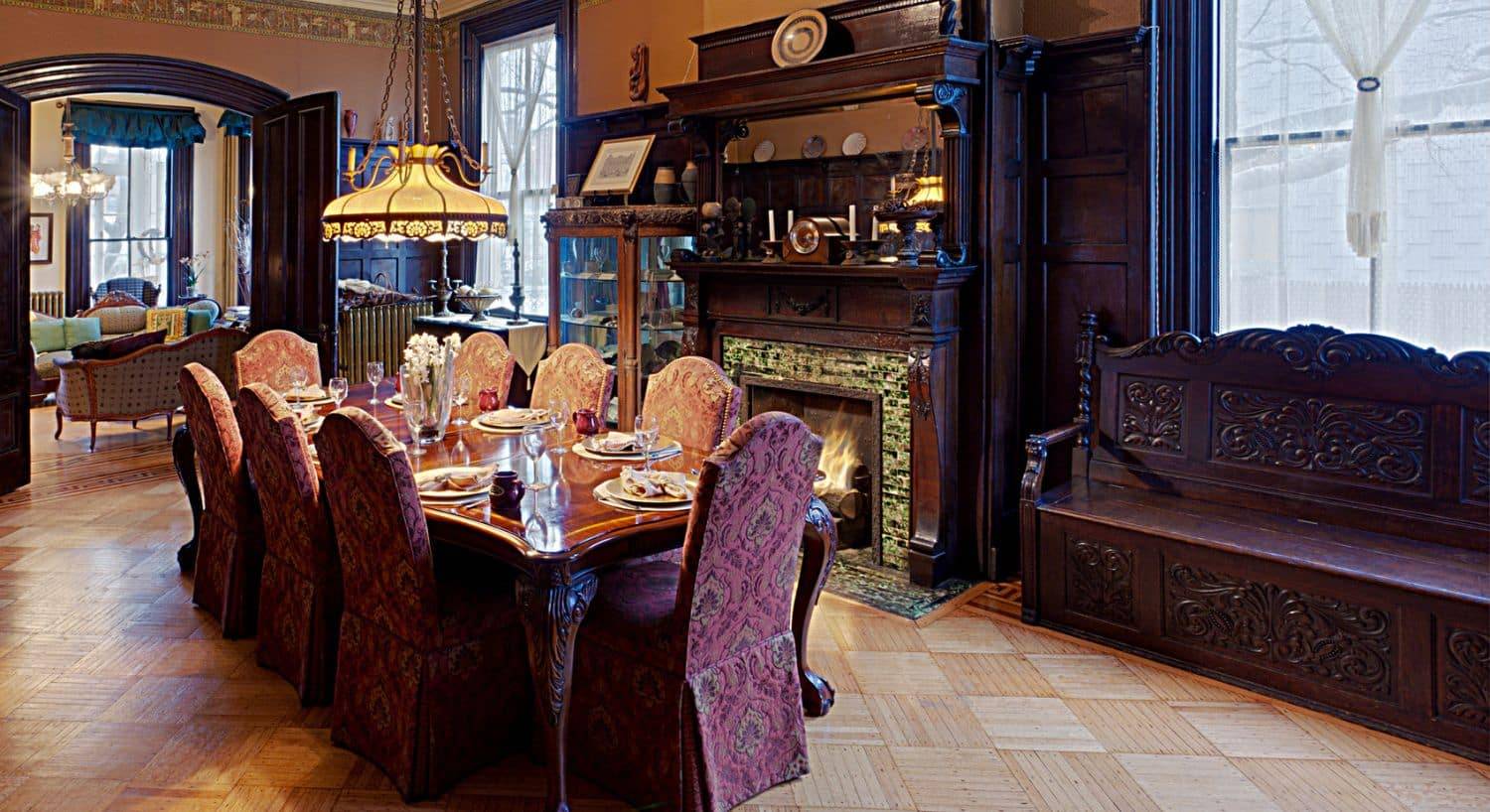 Akwaaba Mansion — eat & drink