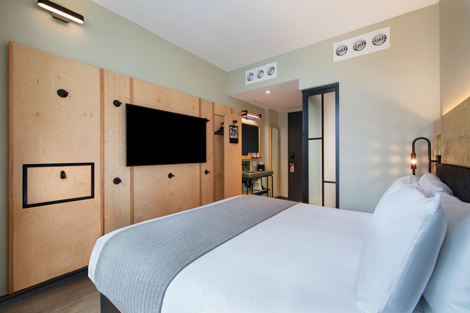 Moxy Brooklyn Williamsburg — rooms
