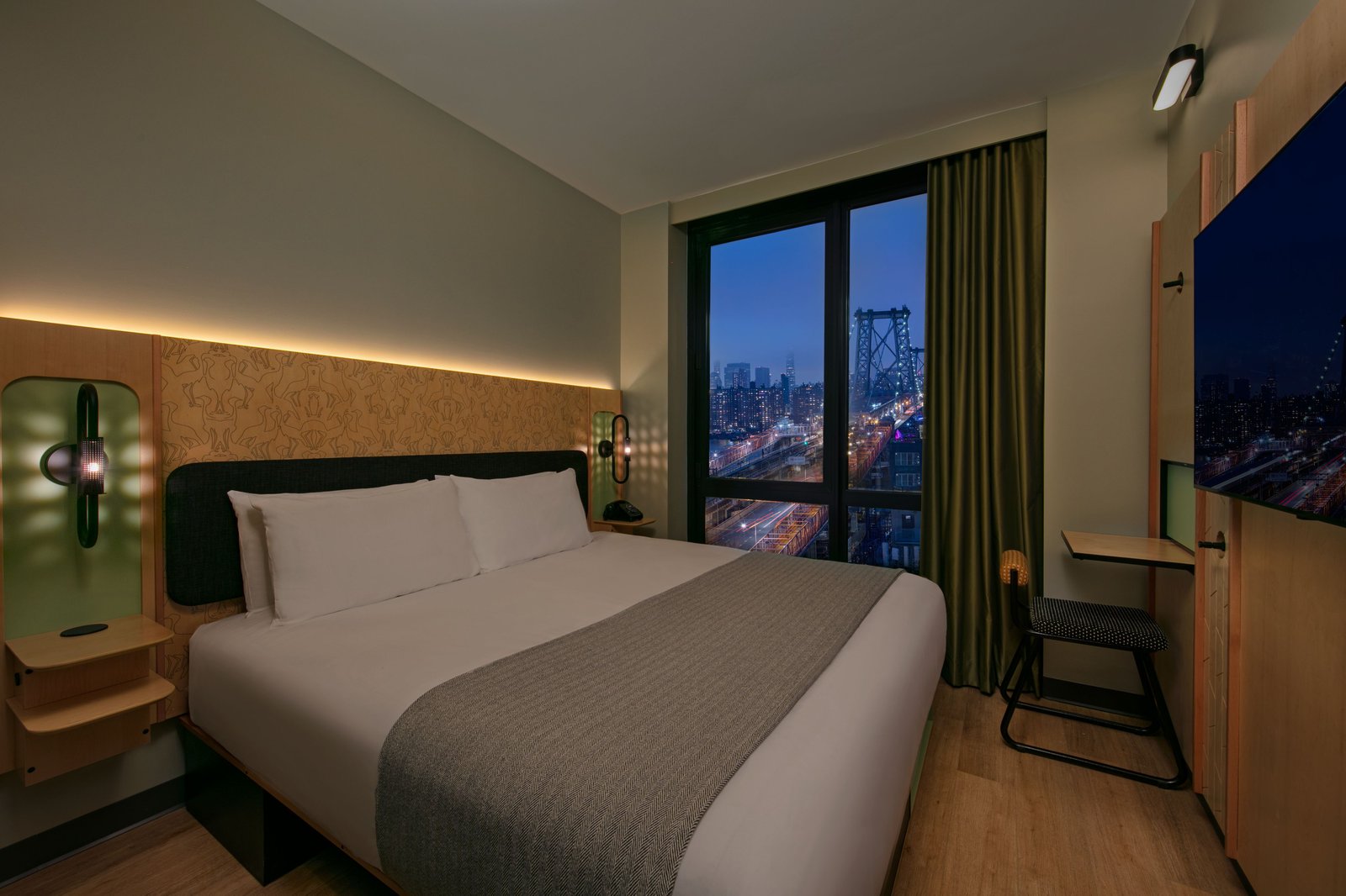 Moxy Brooklyn Williamsburg — rooms