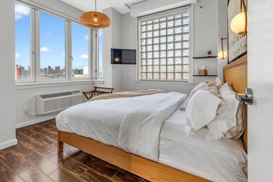 The Modernist Hotel — rooms