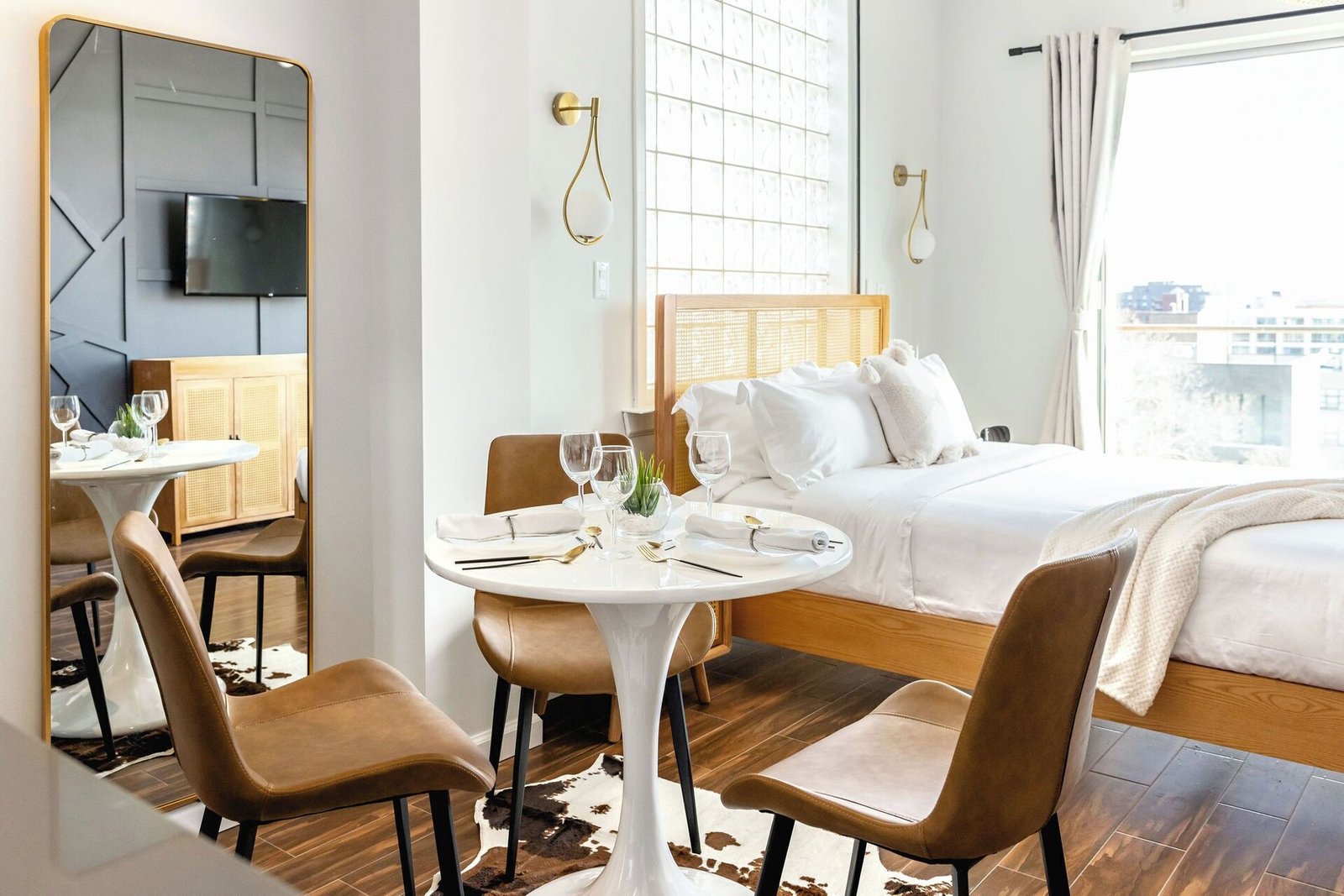 The Modernist Hotel — rooms
