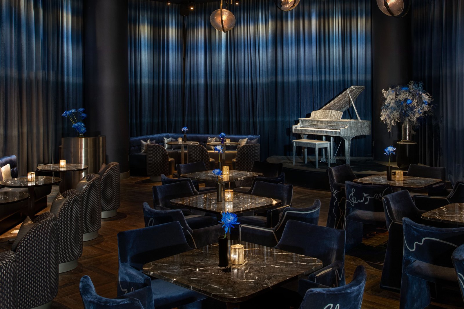 Moxy NYC Lower East Side, silver lining lounge