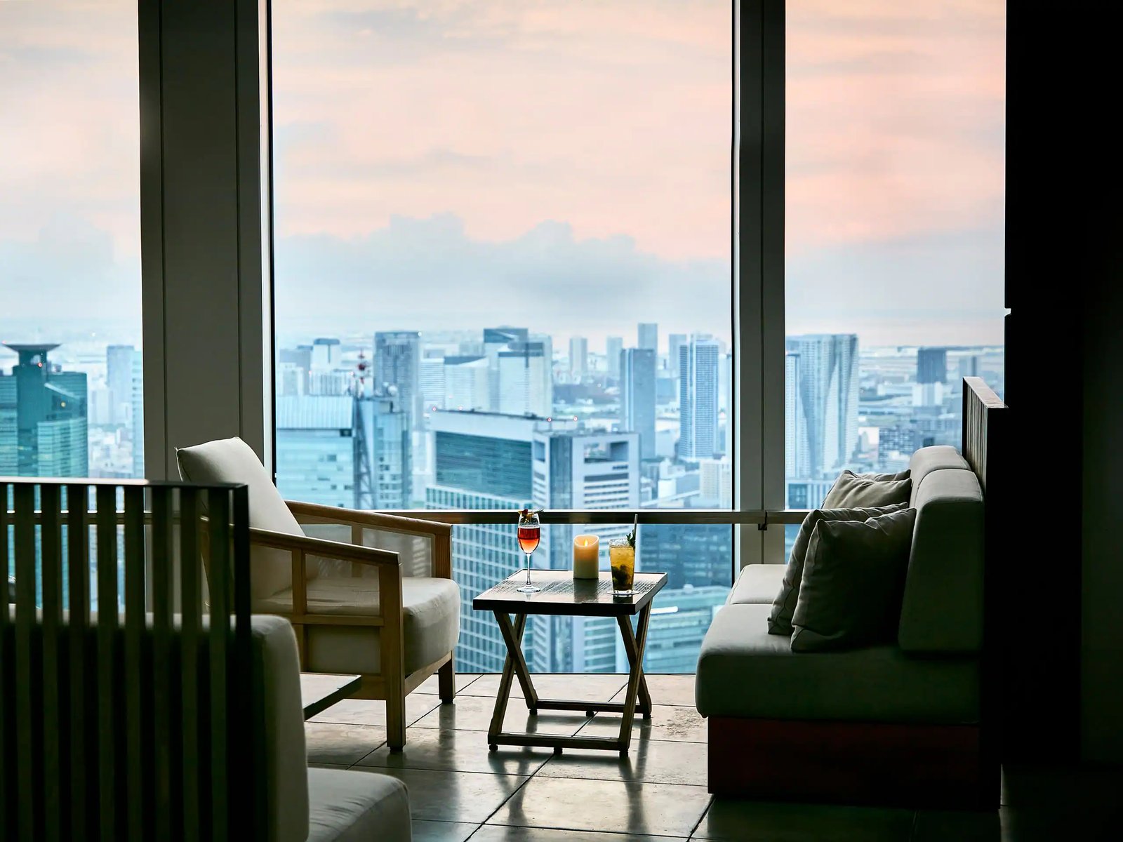 Andaz Tokyo Toranomon Hills, at the table