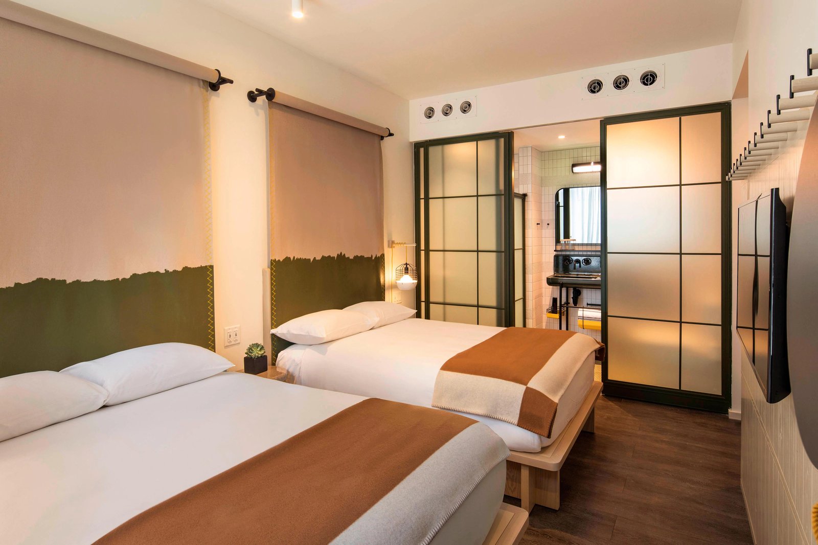 Moxy NYC Chelsea — rooms