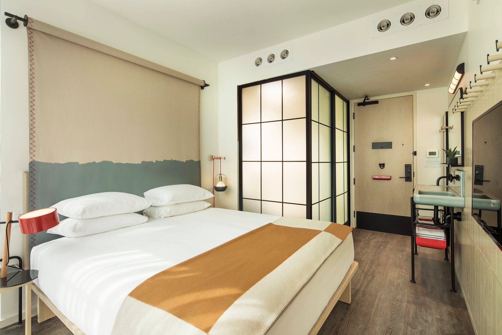 Moxy NYC Chelsea — rooms
