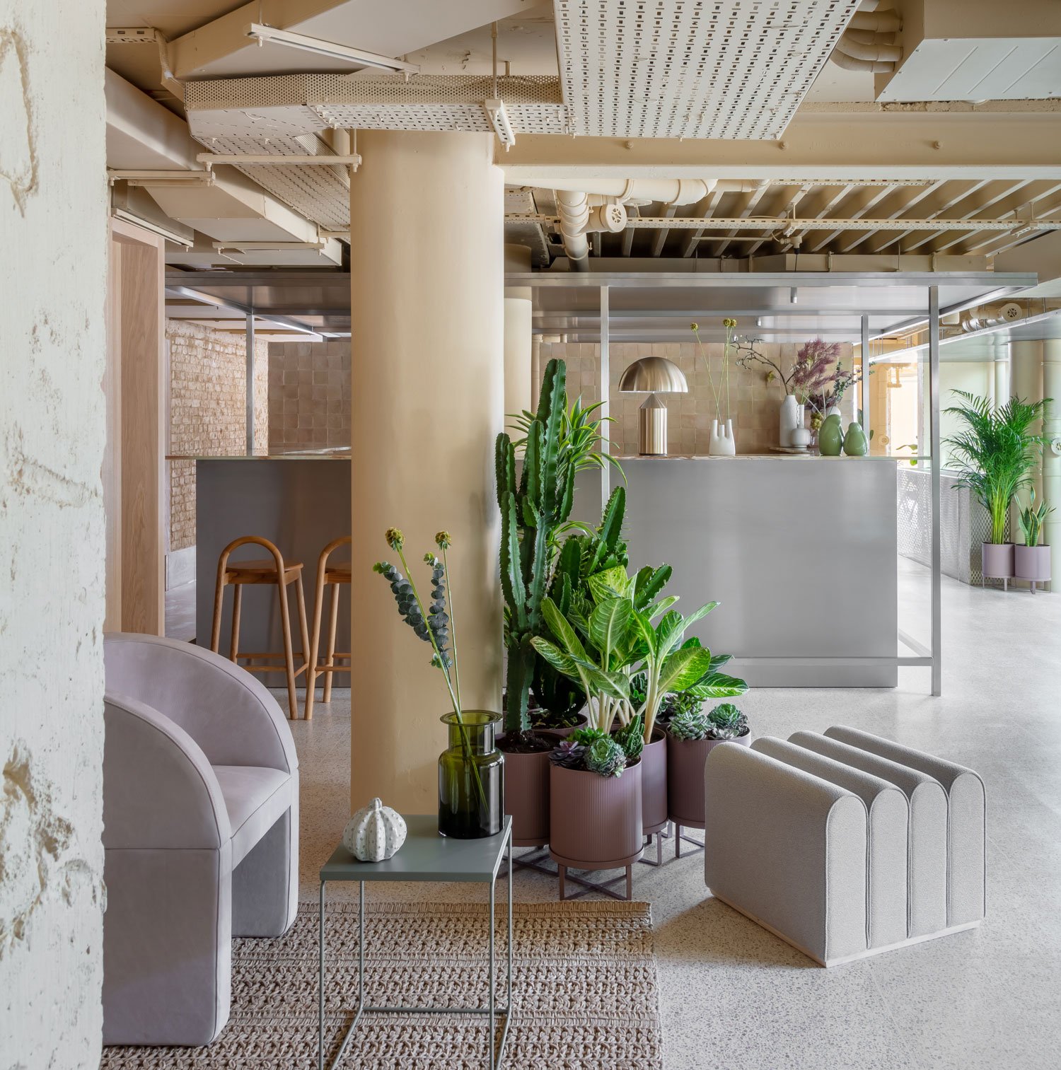Locke at Broken Wharf — vibe
