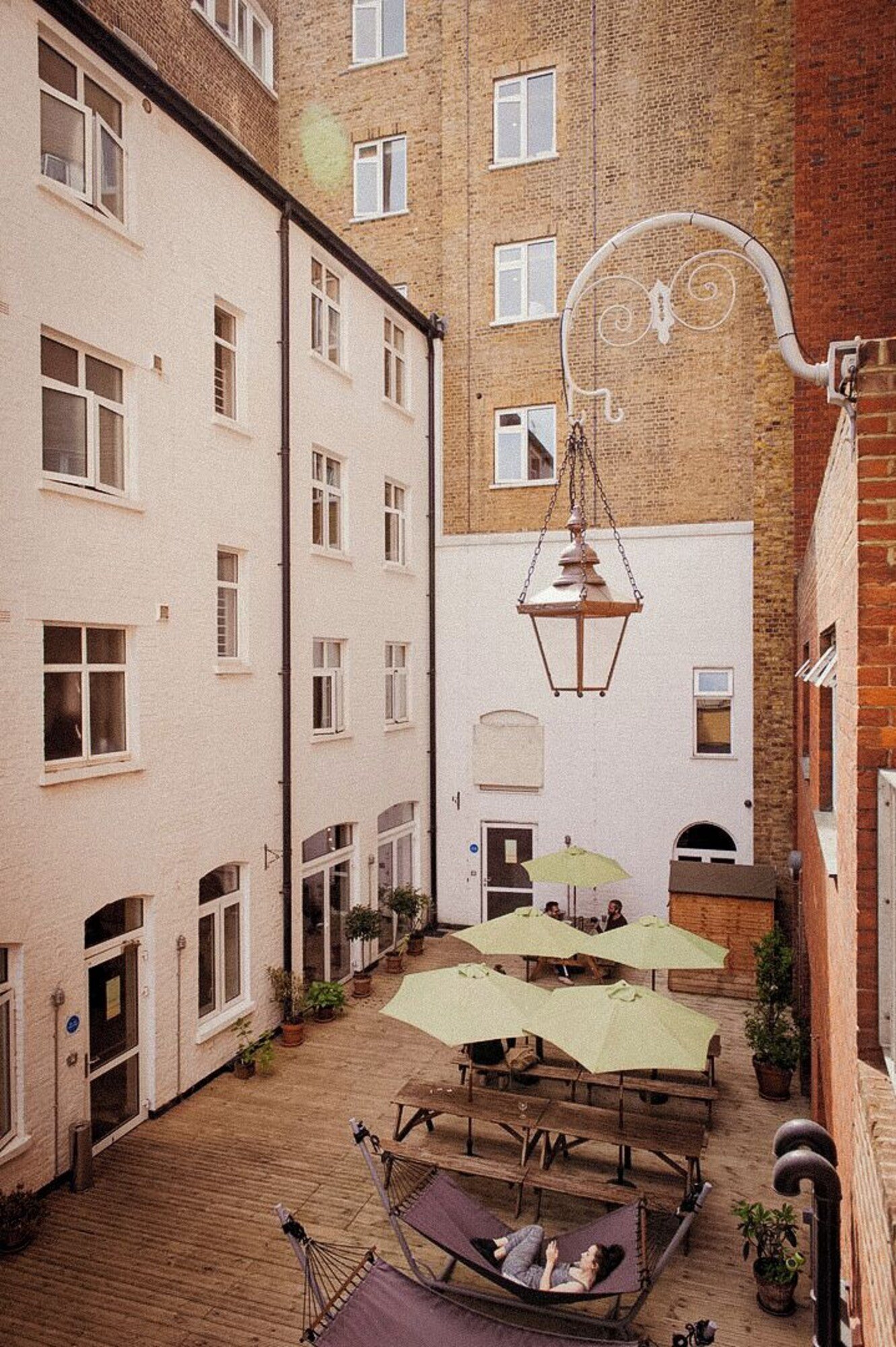 Wombat's City Hostel London — vibe