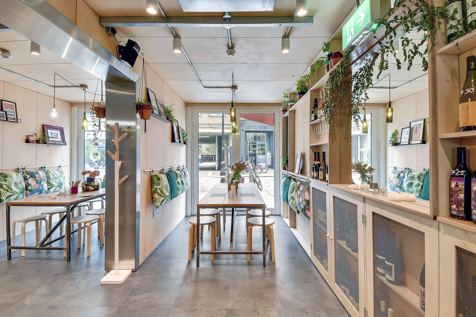 Stow Away Waterloo — eat & drink