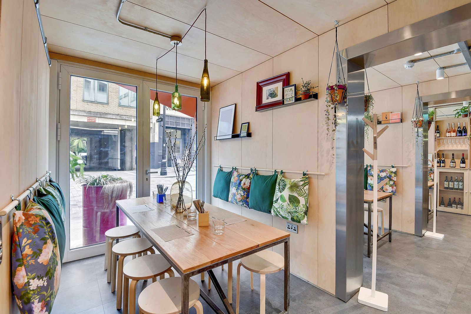 Stow Away Waterloo — eat & drink