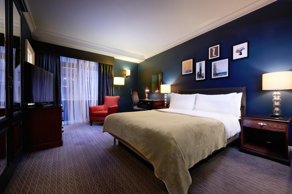 The Dilly — rooms