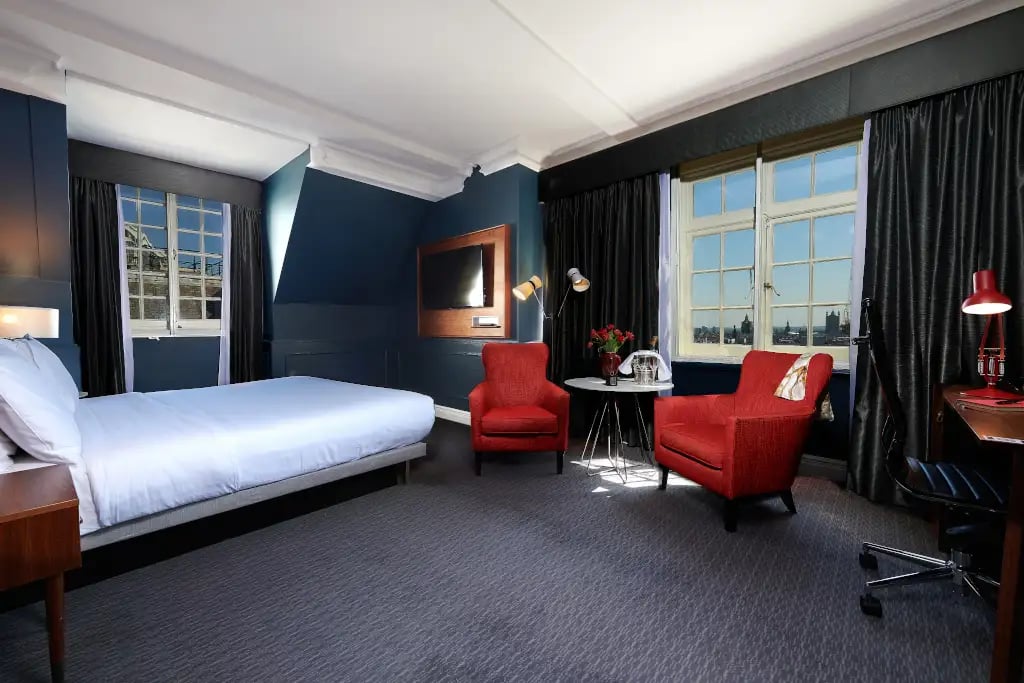 The Dilly — rooms