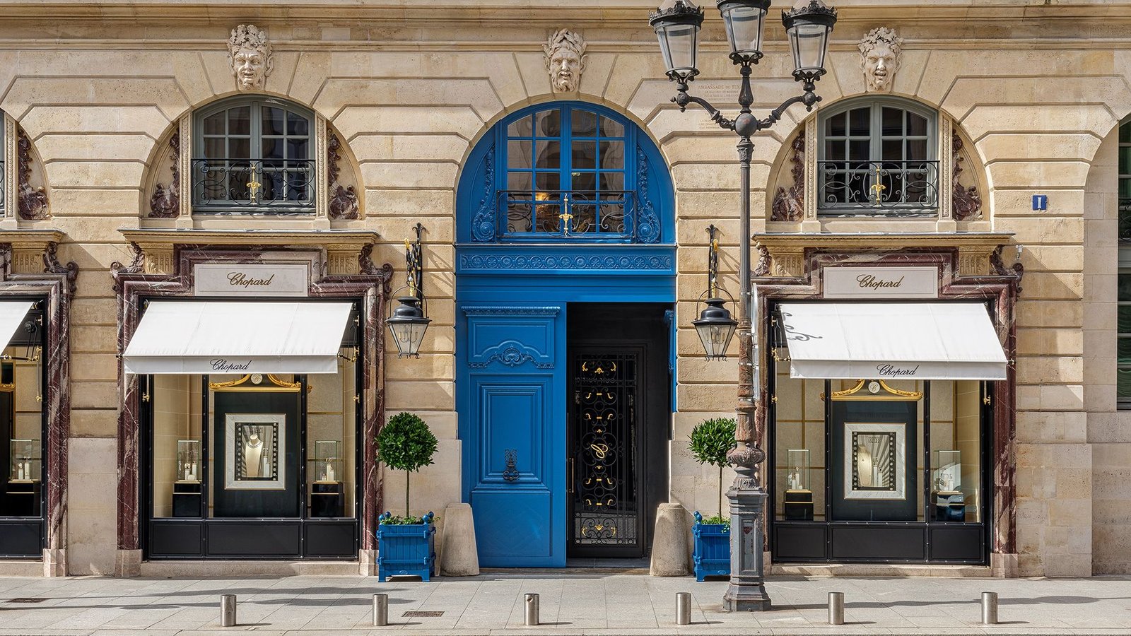 Hotel 1, Place Vendôme — backstory