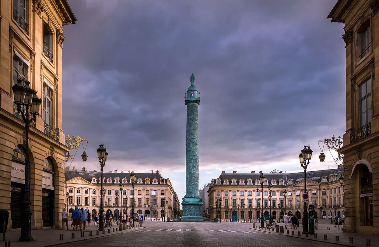 Hotel 1, Place Vendôme — backstory