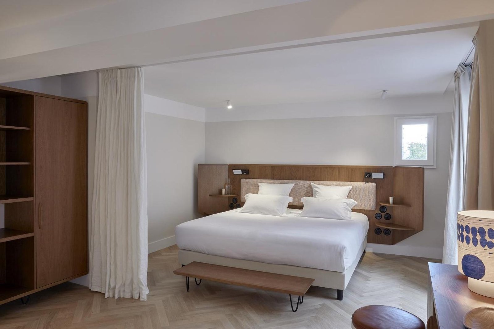 Hotel du Sentier — rooms