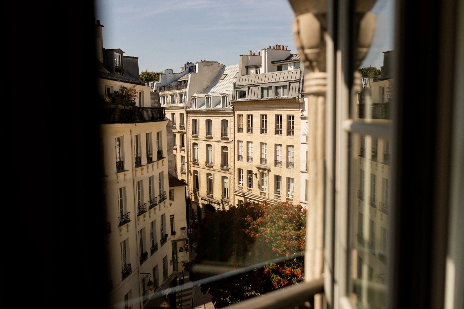 Hotel du Sentier — vibe