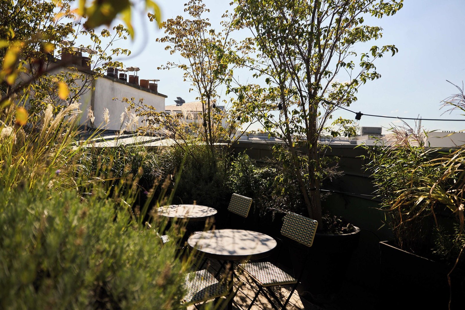 Hotel du Sentier — vibe