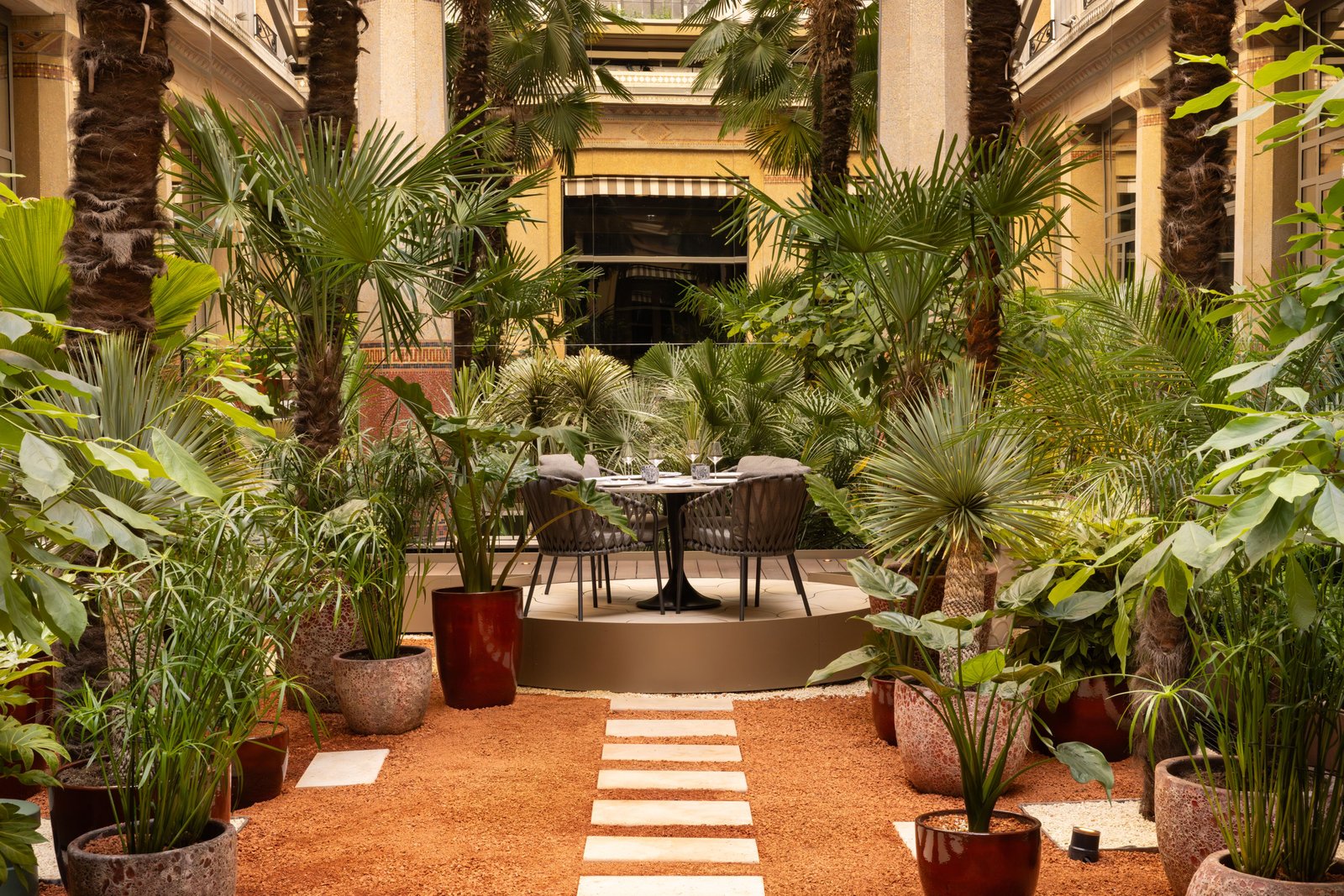Prince de Galles, a Luxury Collection Hotel, Paris — vibe