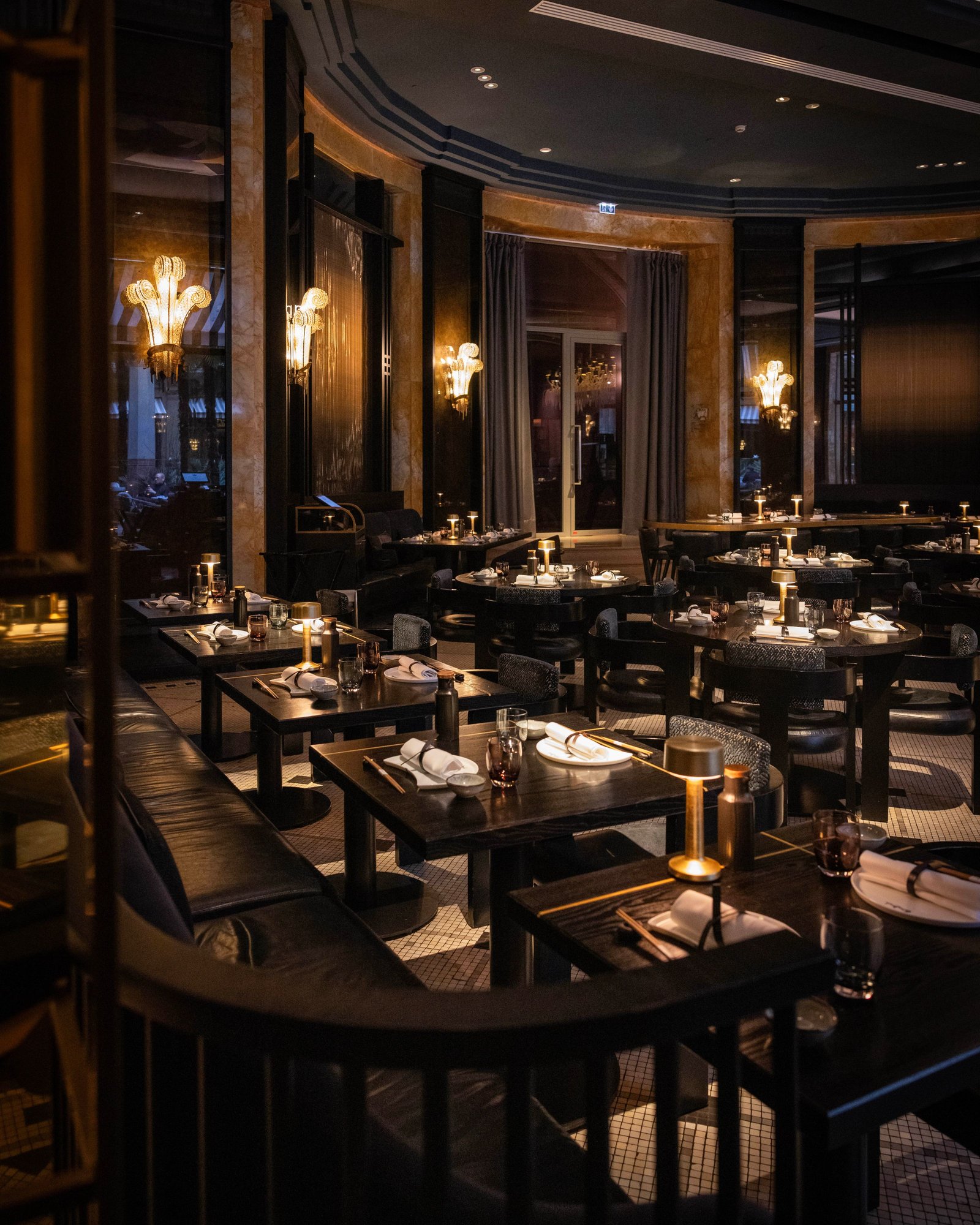 Prince de Galles, a Luxury Collection Hotel, Paris, akira back paris